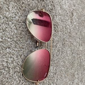 Pink quay sunglasses, never worn basically brand new